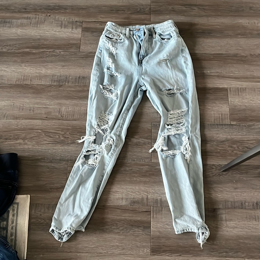 H&M Ultra High Wasted Mom Jean